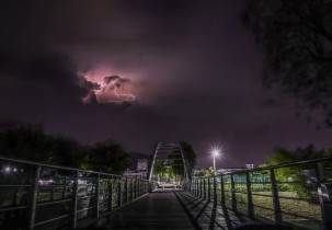 雷鳴電閃月亮橋